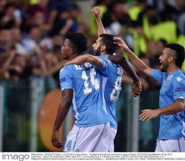 Fussball International Champions League Saison 2015 2016 Qualifikation 18.08.2015 Lazio Rom - Bayer 04 Leverkusen JUBEL Lazio Rom; Torschuetze zum 1-0 Balde Diao Keita, Antonio Candreva und Felipe Anderson (v.li.) 