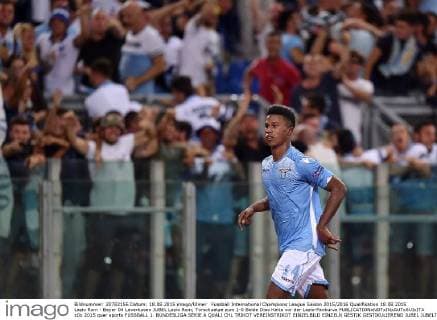 Fussball International Champions League Saison 2015 2016 Qualifikation 18.08.2015 Lazio Rom - Bayer 04 Leverkusen JUBEL Lazio Rom; Torschuetze zum 1-0 Balde Diao Keita vor der Lazio-Fankurve 