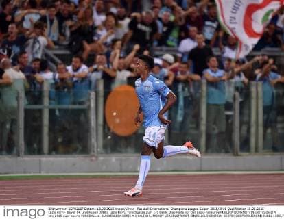 Fussball International Champions League Saison 2015 2016 Qualifikation 18.08.2015 Lazio Rom - Bayer 04 Leverkusen JUBEL Lazio Rom; Torschuetze zum 1-0 Balde Diao Keita vor der Lazio-Fankurve 