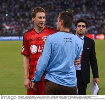 Fussball International Champions League Saison 2015 2016 Qualifikation 18.08.2015 Lazio Rom - Bayer 04 Leverkusen Miroslav Klose (re, Lazio Rom) umarmt Stefan Kiessling (li, Bayer 04 Leverkusen) nach dem Spiel 
