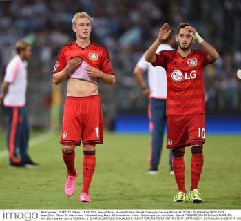 Fussball International Champions League Saison 2015 2016 Qualifikation 18.08.2015 Lazio Rom - Bayer 04 Leverkusen Enttaeuschung Bayer 04 Leverkusen: Hakan Calhanoglu (re) und Julian Brandt 