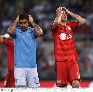 Fussball International Champions League Saison 2015 2016 Qualifikation 18.08.2015 Lazio Rom - Bayer 04 Leverkusen Stefan Kiessling (re, Bayer 04 Leverkusen) enttaeuscht mit Mauricio (li, Lazio Rom) 