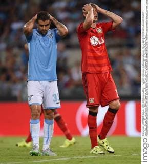 Fussball International Champions League Saison 2015 2016 Qualifikation 18.08.2015 Lazio Rom - Bayer 04 Leverkusen Stefan Kiessling (re, Bayer 04 Leverkusen) enttaeuscht mit Mauricio (li, Lazio Rom) 