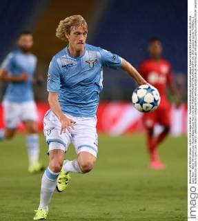 Fussball International Champions League Saison 2015 2016 Qualifikation 18.08.2015 Lazio Rom - Bayer 04 Leverkusen Dusan Basta (Lazio Rom) mit Ball 