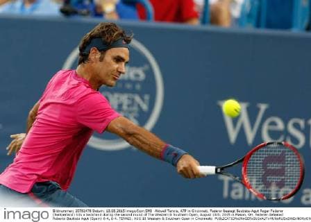 Aktuell Tennis, ATP in Cincinnati, Federer besiegt Bautista-Agut Roger Federer (Switzerland) hits a backhand during the second round of The Western & Southern Open, August 18th, 2015 in Mason, OH. Federer defeated Roberto Bautista Agut (Spain) 6-4, 6-4. TENNIS: AUG 18 Western & Southern Open in Cincinnatti Icon150818014 EDITORIAL USE ONLY