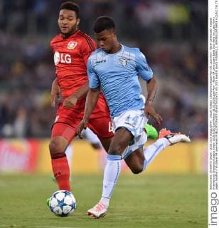 Aktuell Fußball, Champions League Play Off, Lazio Rom - Bayer Leverkusen Fussball International Champions League Saison 2015 2016 Qualifikation 18.08.2015 Lazio Rom - Bayer 04 Leverkusen Balde Diao Keita (re, Lazio Rom) gegen Jonathan Tah (Bayer 04 Leverkusen) 