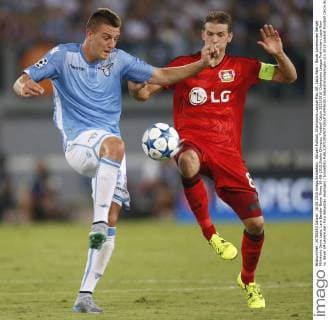 Aktuell Fußball, Champions League Play Off, Lazio Rom - Bayer Leverkusen Sergej Milinkovic Savic Lazio, Lars Bender Bayer Roma 18-08-2015 Stadio Olimpico, Football Calcio 2015 2016 Champions League Preliminary Lazio Rom vs. Bayer 04 Leverkusen Foto Sebastian Seglingen Insidefoto SebastianxSeglingen