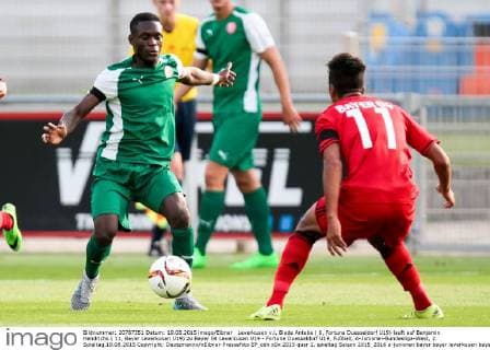 Leverkusen v.l. Biade Antebe ( 6, Fortuna Duesseldorf U19) lauft auf Benjamin Hendrichs ( 11, Bayer Leverkusen U19) zu Bayer 04 Leverkusen U19 - Fortuna Duesseldorf U19, Fußball, A-Junioren-Bundesliga-West, 2. Spieltag,19.08.2015 Copyright: Deutzmannx xEibner-Pressefoto EP_cdn