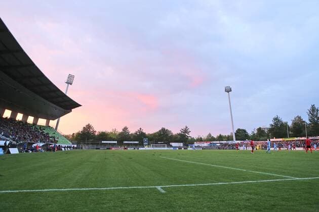 Reutlingen Ein Abendspiel ohne Fluchlicht war das Pokal Spiel, SSV Reutlingen. Einen Vorteil hatte es, man konnte einen schoenen Sonnenuntergang beobachten neben einem doch eher langweiligen Pokalspiel SSV Reutlingen, Fussball, WFV Verbandspokal, 19.08.2015 Copyright: Fudischx xEibner-Pressefoto EP_pfh