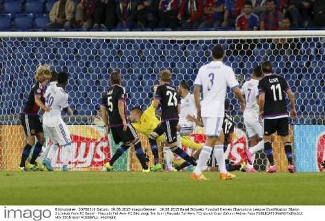 19.08.2015 Basel Schweiz Fussball Herren Champions League Qualifikation Staion St.Jakob Park FC Basel - Maccabi Tel-Aviv FC Bild zeigt Tor fuer (Maccabi Tel-Aviv FC) durch Eran Zahavi Aktion Foto 