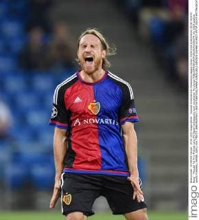 Fussball International Champions League Saison 2015 2016 Qualifikation 19.08.2015 FC Basel - Maccabi Tel Aviv Michael Lang (FC Basel) enttaeuscht nach vergebener Torchance 