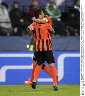 SOCCER - CL play off, Rapid vs Shakhtar VIENNA,AUSTRIA,19.AUG.15 - SOCCER - UEFA Champions League, play off, SK Rapid Wien vs FC Shakhtar Donetsk. Image shows the rejoicing of Darijo Srna (Shakhtar) and Marlos (Shakhtar). Keywords: Wien Energie. GEPAxpictures xPhilippxBrem