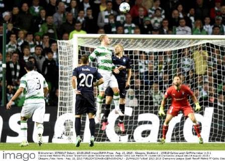 Aug. 19, 2015 - Glasgow, Skottland - 150819 Celtics Leigh Griffiths nickar in 3-1 i kamp med Malmö FFs Anton Tinnerholm under fotbollsmatchen mellan Celtic och Malmö FF i kvalet till Champions League den 19 augusti 2015 i Glasgow..Foto: News - Aug. 19, 2015  - ZUMAb138