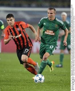 SOCCER - CL play off, Rapid vs Shakhtar VIENNA,AUSTRIA,19.AUG.15 - SOCCER - UEFA Champions League, play off, SK Rapid Wien vs FC Shakhtar Donetsk. Image shows Maksym Malyshev (Shakhtar) and Christopher Dibon (Rapid). Keywords: Wien Energie. GEPAxpictures xPhilippxBrem