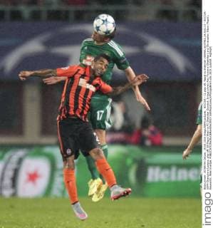 SOCCER - CL play off, Rapid vs Shakhtar VIENNA,AUSTRIA,19.AUG.15 - SOCCER - UEFA Champions League, play off, SK Rapid Wien vs FC Shakhtar Donetsk. Image shows Alex Teixeira (Shakhtar) and Christopher Dibon (Rapid). Keywords: Wien Energie. GEPAxpictures xPhilippxBrem