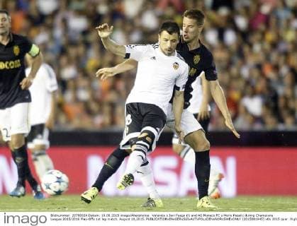 Valencia s Javi Fuego (l) and AS Monaco FC s Mario Pasalic during Champions League 2015 2016 Play-Offs 1st leg match. August 19,2015.  (2015081945)