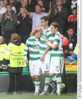 19.08.2015. Glasgow, Scotland. Champions League Qualifying. Celtic versus Malmo FF. Leigh Griffiths celebrates his goal for 3-1 with Nir Bitton and Stefan Johansen xVagelisxGeorgarioux  ActionPlus11651105