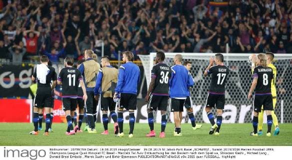 19.08.2015 St Jakob Park Basel ,SCHWEIZ , Saison 2015 2016 Herren Fussball UEFA Champions League Quali Hinspiel FC Basel - Maccabi Tel Aviv Entäuschung bei den Baslern nach dem Spiel ua, Shkelzen Gashi , Michael Lang , Donald Breel Embolo , Marek Suchy und Birkir Bjarnason 