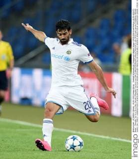 Fussball International Champions League Saison 2015 2016 Qualifikation 19.08.2015 FC Basel - Maccabi Tel Aviv Omri Ben Harush (Maccabi Tel Aviv) am Ball 