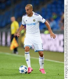 Fussball International Champions League Saison 2015 2016 Qualifikation 19.08.2015 FC Basel - Maccabi Tel Aviv Tal Ben Haim II (Maccabi Tel Aviv) am Ball 