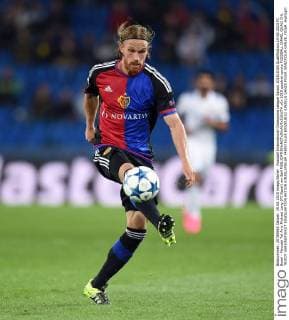 Fussball International Champions League Saison 2015 2016 Qualifikation 19.08.2015 FC Basel - Maccabi Tel Aviv Michael Lang (FC Basel) am Ball 