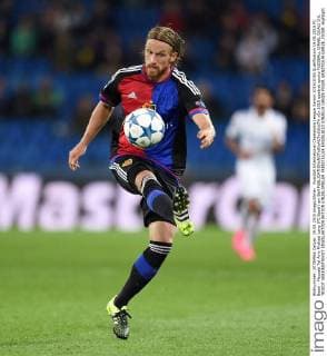 Fussball International Champions League Saison 2015 2016 Qualifikation 19.08.2015 FC Basel - Maccabi Tel Aviv Michael Lang (FC Basel) am Ball 