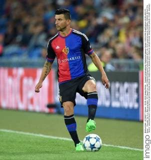 Fussball International Champions League Saison 2015 2016 Qualifikation 19.08.2015 FC Basel - Maccabi Tel Aviv Behrang Safari (FC Basel) am Ball