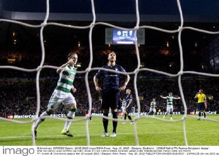 Aug. 19, 2015 - Glasgow, Skottland - 150819 Malmö FFs Rasmus Bengtsson deppar efter att Celtics Leigh Griffiths (ej i bild) nickat 3-1 och Celtics Stefan Johansen jublar under fotbollsmatchen mellan Celtic och Malmö FF i kvalet till Champions League den 19 augusti 2015 i Glasgow..Foto: News - Aug. 19, 2015  - ZUMAb138