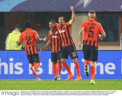 SOCCER - CL play off, Rapid vs Shakhtar VIENNA,AUSTRIA,19.AUG.15 - SOCCER - UEFA Champions League, play off, SK Rapid Wien vs FC Shakhtar Donetsk. Image shows the rejoicing of Fred, Marlos, Darijo Srna and Olexandr Kucher (Donetsk) . Keywords: Wien Energie. GEPAxpictures xChristianxOrt