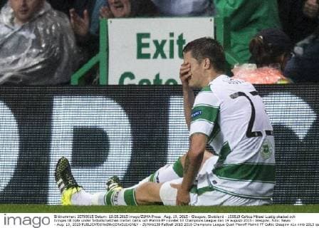 Aug. 19, 2015 - Glasgow, Skottland - 150819 Celtics Mikael Lustig skadad och tvingas till byte under fotbollsmatchen mellan Celtic och Malmö FF i kvalet till Champions League den 19 augusti 2015 i Glasgow..Foto: News - Aug. 19, 2015 - ZUMAb138