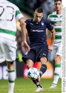 Aug. 19, 2015 - Glasgow, Skottland - 150819 Malmö FFs Nikola Djurjic testar skott under fotbollsmatchen mellan Celtic och Malmö FF i kvalet till Champions League den 19 augusti 2015 i Glasgow..Foto: News - Aug. 19, 2015 - ZUMAb138