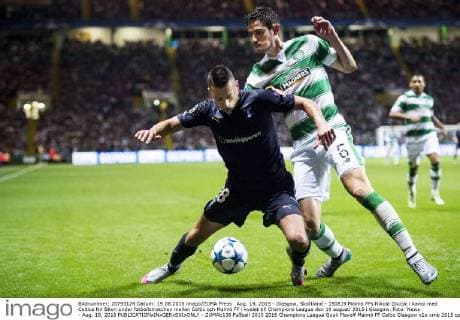 Aug. 19, 2015 - Glasgow, Skottland - 150819 Malmö FFs Nikola Djurjic i kamp med Celtics Nir Biton under fotbollsmatchen mellan Celtic och Malmö FF i kvalet till Champions League den 19 augusti 2015 i Glasgow..Foto: News - Aug. 19, 2015 - ZUMAb138