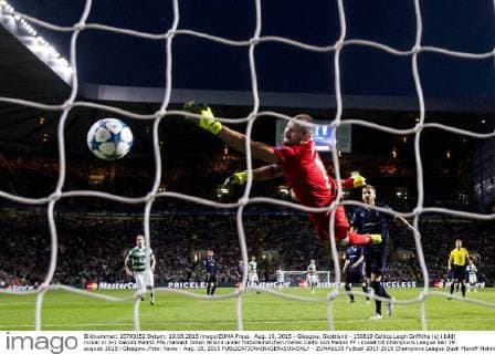 Aug. 19, 2015 - Glasgow, Skottland - 150819 Celtics Leigh Griffiths (ej i bild) nickar in 3-1 bakom Malmö FFs malvakt Johan Wiland under fotbollsmatchen mellan Celtic och Malmö FF i kvalet till Champions League den 19 augusti 2015 i Glasgow..Foto: News - Aug. 19, 2015  - ZUMAb138
