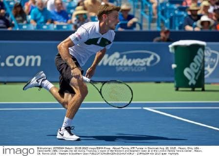 Aktuell Tennis, ATP Turnier in Cincinnati Aug. 20, 2015 - Mason, Ohio, USA - David Goffin (BEL) charges the net during Thursday s round of the Western and Southern Open at at the Lindner Family Tennis Center , Mason, Oh. Tennis 2015 - Western & Southern Open - ZUMAs304