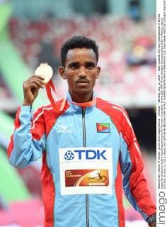 (150822) --BEIJING, Aug 22, 2015 -- Gold medallist Ghirmay Ghebreslassie of Eritrea poses for photo during the awarding ceremony for the men s marathon at the 15th IAAF World Athletics Championships 2015 in Beijing, capital of China, on Aug. 22, 2015. Wang Lili)) (SP)CHINA-BEIJING-IAAF WORLD CHAMPIONSHIPS-MEN S MARATHON (CN) YuexYuewei 