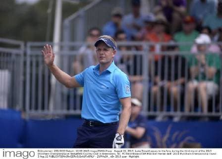 August 22, 2015: Luke Donald waves to the fans during the third round of the 2015 Wyndham Championship at Sedgefield Country Club in Greensboro, NC. PJ Ward-Brown CSM PGA Golf Herren Golf: 2015 Wyndham Championship round 3 Aug 22 - ZUMAc04_