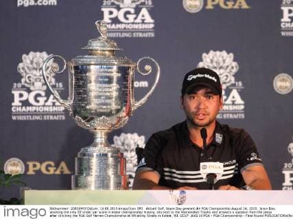Aktuell Golf, Jason Day gewinnt die PGA Championship August 16, 2015: Jason Day, shooting the only 20-under par score in major championship history, sits next to the Wanamaker Trophy and answers a question from the press after clinching the PGA Golf Herren Championship at Whistling Straits in Kohler, WI. GOLF: AUG 16 PGA - PGA Championship - Final Round Icon150816011 EDITORIAL USE ONLY