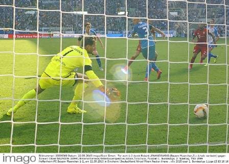 Tor zum 1-2 durch Robert LEWANDOWSKI (Bayern Muenchen,3.v.li,halb verdeckt) gegen Torwart Oliver BAUMANN (1899),Hintertorkamera,Hintertorperspektive,Aktion,Torschuss, Fussball 1. Bundesliga, 2. Spieltag, TSG 1899 Hoffenheim-FC Bayern Muenchen 1-2, am 22.08.2015 in Sinsheim Deutschland.Wirsol Rhein Neckar Arena .