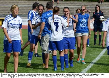 23.08.2015 Neu-Isenburg, Sportpark DFB-Pokal 1. Runde TSG Neu-Isenburg gegen PSV Freiburg (Polizeisportverein) Eine Runde weiter Freude beim PSV Freiburg u.a. Tamara Krause, Foto: Peter Hartenfelser