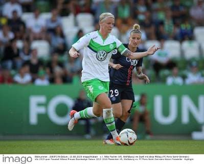 v.l. Nilla Fischer (VfL Wolfsburg) im Duell mit Anja Mittag (FC Paris Saint-Germain)
