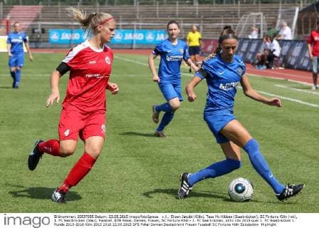 v.li.: Eileen Jakobi (Köln), Tesa Mc Kibben (Saarbrücken), SC Fortuna Köln (rot), 1. FC Saarbrücken (blau), Fussball, DFB Pokal, Damen, Frauen, SC Fortuna Köln - 1. FC Saarbrücken, xbhx