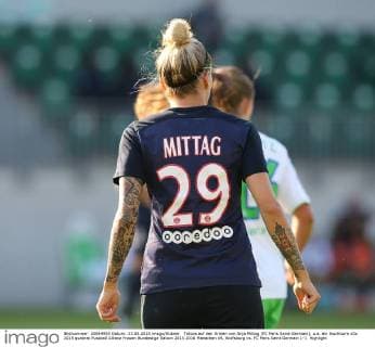Tatoos auf den Armen von Anja Mittag (FC Paris Saint-Germain), u.a. ein leuchturm