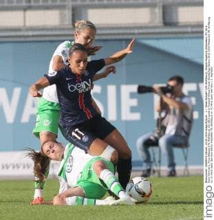 v.l. Tesse Wullaert (VfL Wolfsburg), Jessica Houara-d Hommeaux (FC Paris Saint-Germain), Anna Blaesse (VfL Wolfsburg)