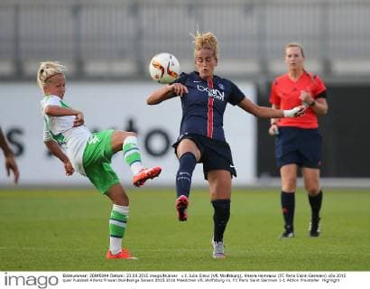v.l. Julia Simic (VfL Wolfsburg), Kheira Hamraoui (FC Paris Saint-Germain)