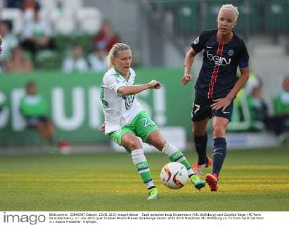 Duell zwischen Lara Dickenmann (VfL Wolfsburg) und Caroline Seger (FC Paris Saint-Germain), v.l.