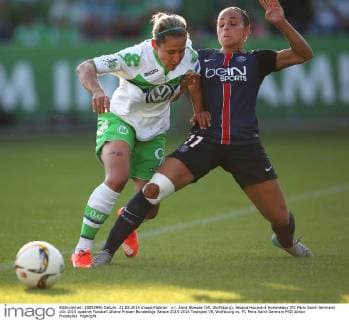 v.l. Anna Blaesse (VfL Wolfsburg), Jessica Houara-d Hommeaux (FC Paris Saint-Germain)