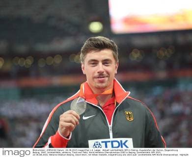 Aktuell Leichtathletik WM in Peking, Kugelstoßen der Herren, Siegerehrung Beijing, IAAF, Leichtathletik, athletics, Track and Field, World athletics Championships 2015 in Beijing, Leichtathletik WM 2015, 22-30.08.2015, National Stadium Beijing, David Storl, mit Silber medaille, Siegerehrung