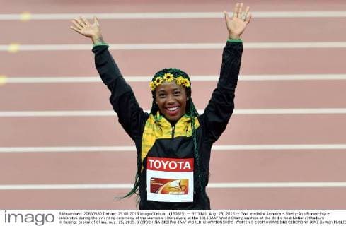 (150825) -- BEIJING, Aug. 25, 2015 -- Gold medalist Jamaica s Shelly-Ann Fraser-Pryce celebrates during the awarding ceremony of the women s 100m event at the 2015 IAAF World Championships at the Bird s Nest National Stadium in Beijing, capital of China, Aug. 25, 2015. ) (SP)CHINA-BEIJING-IAAF WORLD CHAMPIONSHIPS-WOMEN S 100M AWARDING CEREMONY (CN) LixWen 