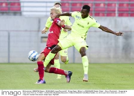 Erwan Maury (Dijon) vs DOUKOURE Cheick (Metz) - Dijon, Frankreich - Coupe de la ligue, Dijon FCO vs. FC Metz - 25 08 2015 JBAutissier Panoramic 
