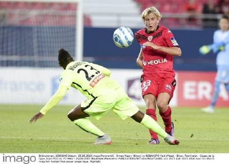 Erwan Maury (Dijon) vs NGBAKOTO Yeni (Metz) - Dijon, Frankreich - Coupe de la ligue, Dijon FCO vs. FC Metz - 25 08 2015 JBAutissier Panoramic 